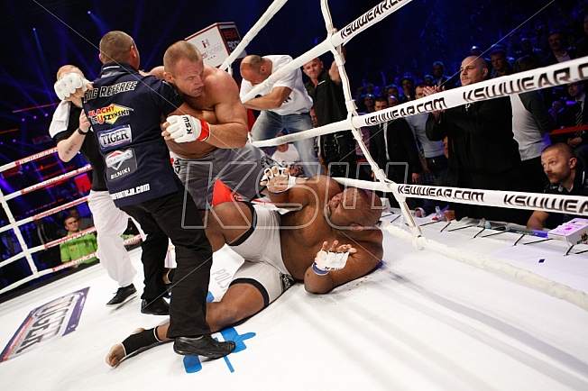 Mariusz Pudzianowski vs Bob Sapp