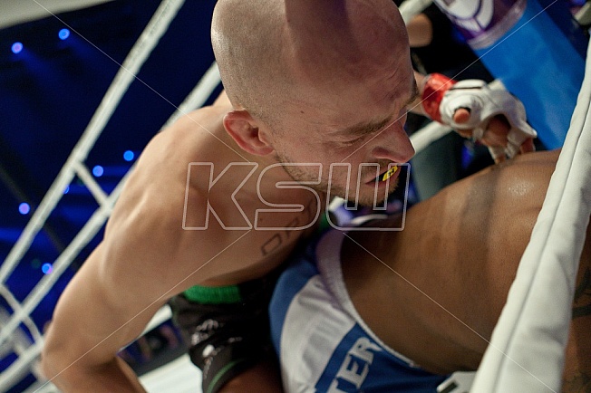 Maciej Jewtuszko vs Dean Amasinger