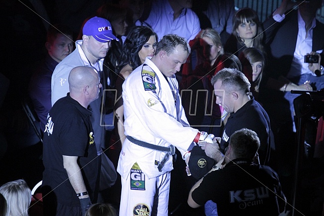 Antoni Chmielewski vs James Zikic