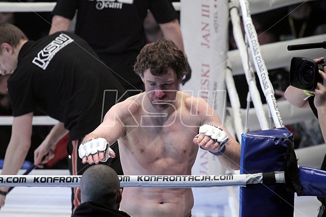 Antoni Chmielewski vs James Zikic